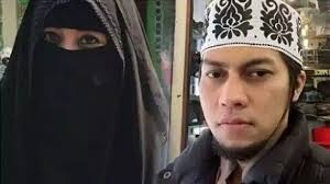 Muncul rumor yang menyebutkan jika umi pipik dengan sunu eks vokalis matta band telah menikah lantaran foto mesra keduanya yang beredar di. Panas Saling Sindir Istri Sunu Eks Matta Band Dan Umi Pipik