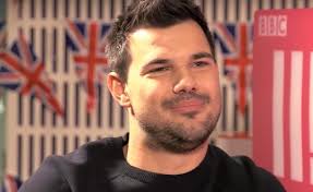 When taylor lautner was in school, he shared his dreams of being an actor with many of his friends and classmates. Taylor Lautner Biography Photo Wikis Age Height Personal Life News 2021