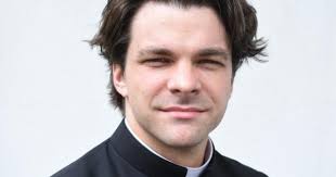 Priest who fled Alabama parish with young woman returns to U.S.; no charges  filed, says DA