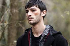 İlhan şen, 1987 yılında bulgaristan'da doğmuştur. Sahin Tepesi 2018
