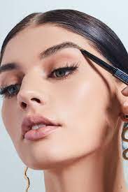 What S Micaela Klein S Secret To Bold Defined Brows This Dual Ended Skone Cosmetics Brow Wand In Chocolate It S Got Makeup Geek Eye Makeup Makeup Obsession