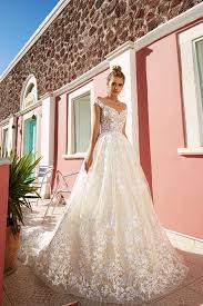 Besonders anmutig sind brautkleider mit schleppe. 1001 Prinzessinnen Brautkleid Modelle Fur Marchenhafte Hochzeit