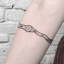 Mi Piace 319 Commenti 5 Laura May Gascoyne Lauragascoynee Tattoo Su Instagram Made This Geometric Tattoo Tattoo Styles Ouroboros Tattoo