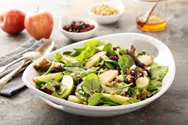 Bien fría y con una barra de pan es una de las mayores delicias que existen. Receta De Ensalada De Manzana Verde Y Lechuga Unareceta Com