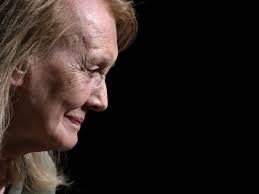 Annie Ernaux, première écrivaine française lauréate du prix Nobel de  littérature