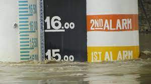The manggahan floodway is an artificially constructed waterway that aims to reduce the flooding in the marikina valley during the rainy season, by bringing excess water to the laguna de bay. What You Need To Know About Marikina River Alarm Level System Youtube
