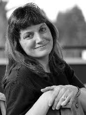 Lorraine Ash's Instagram, Twitter & Facebook