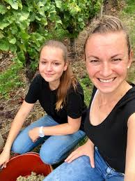 Vielen Dank an Doris Kist, die uns gestern zur Weinlese ins Bühler Tal  eingeladen hat! 🍇 Actionshots von unserer Super-Azubine Anna belegen