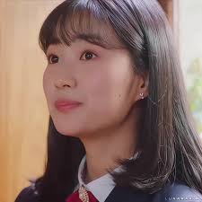 Luna Kim 🌙 (@lunaaakim)