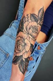 Tatuagem De Rosas No Braco Feminina Delicada Rosas No Braco Tatuagem De Rosa No Braco Tatuagem Rosa Rosas de todos os tipos e tamanhos. rosas no braco feminina delicada
