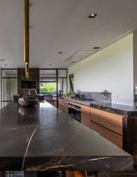 luxe keuken met zwartbruin marmeren werkblad keuken ontwerp keukenblad keuken