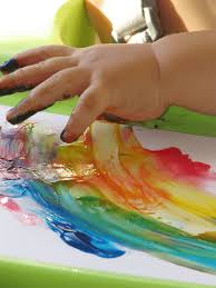 Conoce los beneficios de la pintura de manos en bebés y niños - Mamá  Psicóloga Infantil