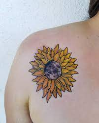 Sunflower Moon Done By Jamesfoltz Jamesfoltz Jamesfoltz Octattoo Tattoo Tattoos Tattooartist Flowertattoo Sunflower Tattoos Tattoo Artists Moon Tattoo