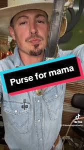 Kerry Decker's Instagram, Twitter & Facebook