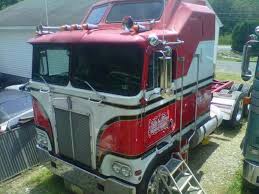 Bj And The Bear Truck Found One Of The Original K100 S From B J And The Bear Not A Fake Almost Done With The Restoration Big Trucks Kenworth Trucks Trucks