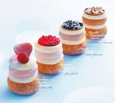 Vive La Gourmandise A Chaque Saison Le Traiteur Parisien Celebre Les Fruits De Saison Avec De Nouvelles Creations E Patisserie Patissiere Gateaux Et Desserts