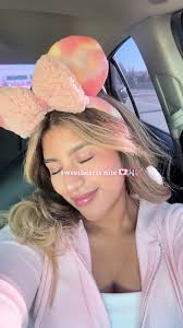 such a cute night 🎠🏹💌😍 #sweetheartsnite #valentine #disneyland