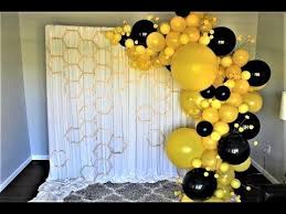 8 Bumble Bee Balloon Garland Backrop Diy How To Youtube Bee Baby Shower Decoration Bee Balloon Bee Baby Shower Theme