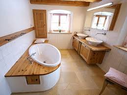 Altholz Bader Altholz Bad Und Badmobel Als Wellnessoase In Warmen Holzambiente Schreinerei Th Badezimmer Rustikal Moderne Bauernhaus Kuchen Badezimmer Hutte