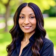 Tara Salinas (@tarawroy)