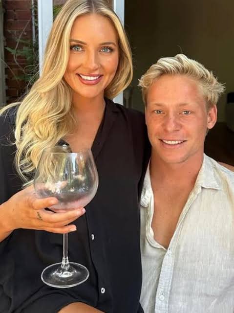 AFL superstar Isaac Heeney's cheeky photo with WAG Steffie Waters goes viral | news.com.au — Australia's leading news site for latest headlines