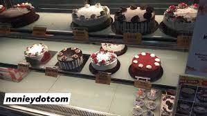 More than 30 types of kek lapis sarawak and the latest that you only can get in sarawak is kek lapis cheese sarawak.all kek lapis price is rm10.00.compare to other brand, their cake is more moist and soft.if you dan't have any idea to choose, you can ask their friendly staff.surely they will recommend the best & top sellling kek lapis for you to bring back. Kek Murah Dan Sedap Kedai Kek Batu Caves Nanieybarnieylurviey