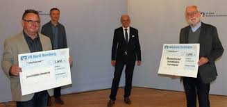 Vr bank bamberg befindet sich in kapellenstraße 2, 96117 memmelsdorf, germany. Vr Bank Bamberg Forchheim Eg Spendet 10 000 Euro An Caritas Sozialladen Der Neue Wiesentbote