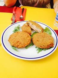 Le melanzane sono un ottimo contorno da servire anche come antipasto, da accompagnare secondi di carne, formaggi o affettati. Melanzane Ripiene Con Provola E Prosciutto Impanate E Fritte Picture Of Ciro Leone S Pizza Since 1924 Verona Tripadvisor