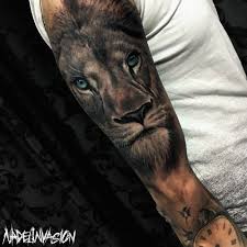 Kompletten Arm Heute Am Oberarm Weitergemacht Vollendung Folgt Noch Liontattoo Catsofinstagram Lowe Tattoo Blueeyes Cat Animal Tattoo Tattoos Animals