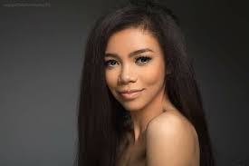 Victoria Ingram's Instagram, Twitter & Facebook