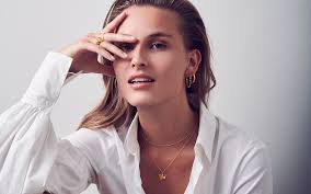 All parcels are send with gls or can be fetched in one of our local flagship stores Maanesten Nala Choker Halskjede Hoyer No