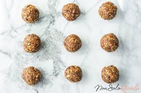 Una delizia cocco e cioccolato nata tra i lascia asciugare per qualche ora (se fa caldo ci vorrà più tempo). Cioccolatini Fai Da Te Il Regalo Piu Dolce Per Natale Curiose