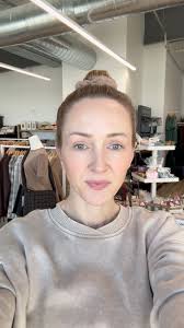 Happy Sunday! Hope you all have a relaxing day! The store is open from 10-4  today if you are out and about shopping! 🤎