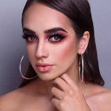 Sara Arellano's Instagram, Twitter & Facebook