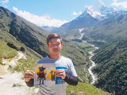 Author Aaron Ozee: Aaron Ozee Guides Bestselling Children's Book Regulus On  Mount Everest
