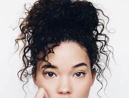 Un tipo di acconciatura raccolta (fra.) definizioni correlate. Chignon Spettinato Come Farlo In Modo Veloce