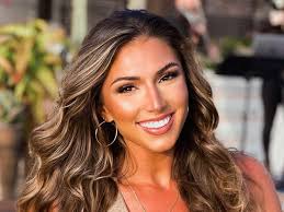 Samantha Purnell's Instagram, Twitter & Facebook