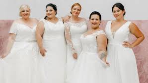 Doch die auswahl ist groß und macht die brautkleidsuche zu einer schwierigen aufgabe. Wie Aus Einem Wunschtraum Brautkleider Fur Curvys Werden Plusperfekt
