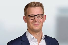 Hack wechselt von EB-SIM zu Carmignac