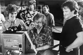 He Always Made Me Smile Actors Julia Roberts And Robin Williams Watch Daily Production Footage With Director Steven Spielb Films Cultes 10 Film Tournage Film