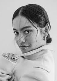 Lisa Dubin's Instagram, Twitter & Facebook