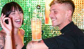 Maria Esposito do Mare Fuori abre bar no Quartieri Spagnoli