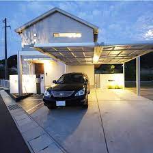 三角形状の敷地をcarport u style2を使用しデザイン 梁は10mを使い 門へ壁デザインと繋がりがあるように設置し カー ポートの後ろ側の中庭空間とを壁を設けて区切りとなるように そして 照明で夜を演出 カーポート デザイン 中庭