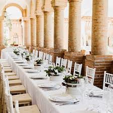 Restaurant palatul mogoșoaia are capacitatea să organizeze evenimente de până la 400 de persoane în pavilion și până la 3.000 de persoane, în aer liber, pe pajiștea palatului. Botez Palatul Mogosoaia Floraria Iris 0
