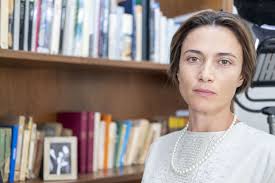 All'università grazie a una borsa di studia riesce a laurearsi alla cattolica del sacro cuori di milano nel 1942, in lettere. Anna Foglietta Il Film Rai Il Femminismo E La Storia Vera Di Nilde Iotti