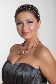 Chipul sau angelic si perfect machiat atrage imediat atentia. Vedete Romania Top 10 Cele Mai Frumoase Grase Divertisment Vedete Eva Ro