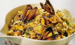 L'insalata di riso alla marinara è una gustosa idea per preparare un'insalata di riso condita con pesce fresco, cozze, vongole e gamberi. Risotto Con Le Cozze Tutto Il Sapore Del Mare Ricettasprint It