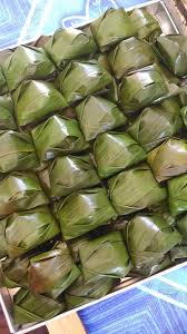 Masukkan kuning telur, esens pandan dan juga pewarna hijau, kocok kembali hingga merata. Cara Buat Kuih Koci Sedap Lemak Meleleh Makan Kalau Rasa Tak Bersalah