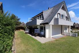 Wir (41 und 37), berufstätige (er, selbstständig in der automobile branche und sie in festanstellung beschäftigt) mit kindern, suchen eine passende moderne. Astrid