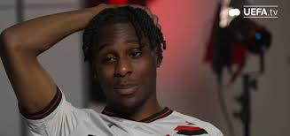 Frimpong dá pista sobre transferência para o Liverpool em rede social